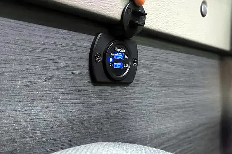 USB charger di kabin